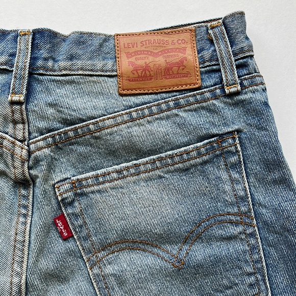 Levi’s Wedgie Jean Shorts - Picture 5 of 12